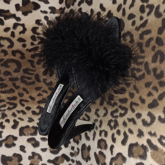 Frederick's of Hollywood Shoes - 90s Vintage open toe feathered slides